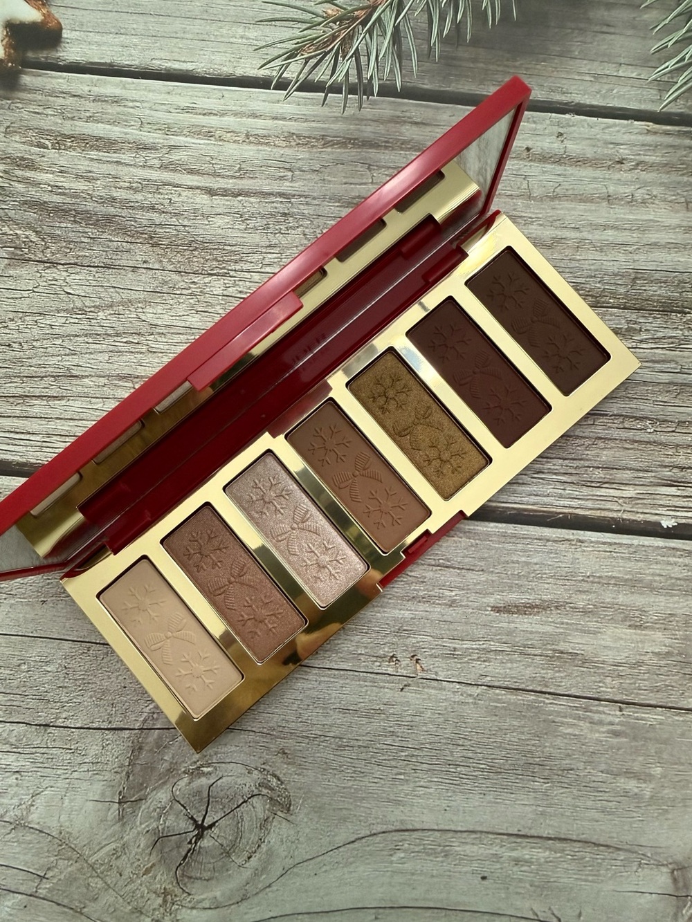 2025 Estee Lauder Limited Edition Glow Eyeshadow Palette 7 Shades, 0.31oz/8.9g